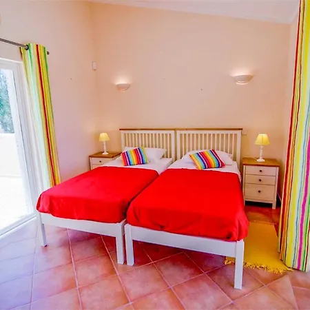 Ferrarias Sleeps 9 With Pool Air Con And Wifi Villa Ferrarias (Loule)