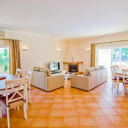 Villa Ferrarias Sleeps 9 With Pool Air Con And Wifi *