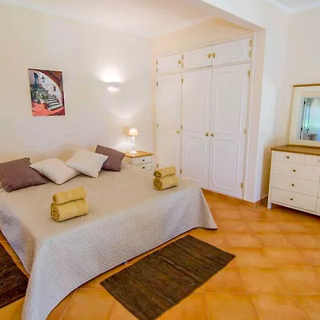 Ferrarias Sleeps 9 With Pool Air Con And Wifi Villa Ferrarias (Loule)