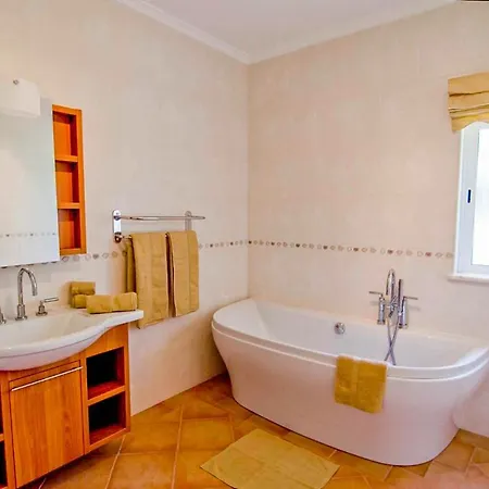Ferrarias Sleeps 9 With Pool Air Con And Wifi *