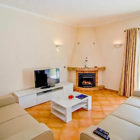 Ferrarias Sleeps 9 With Pool Air Con And Wifi * Ferrarias (Loule)
